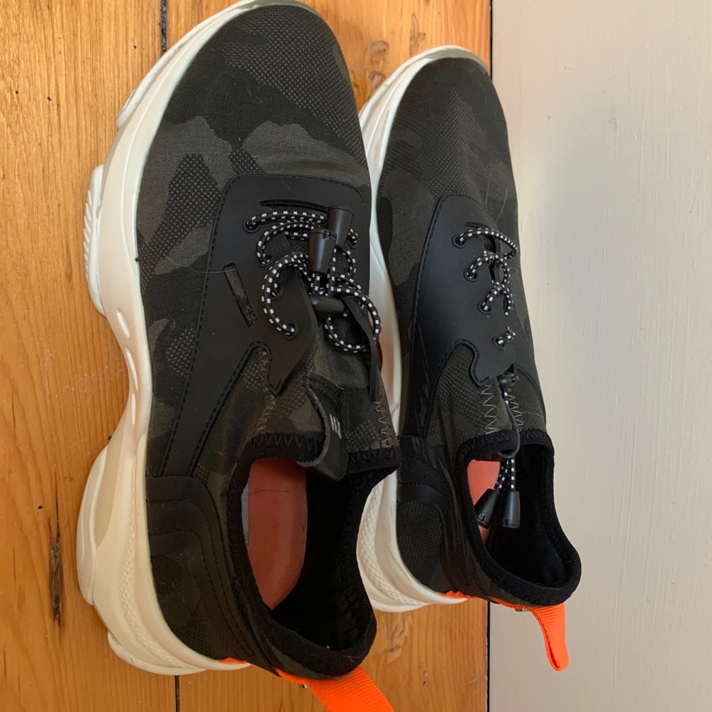 Size 8 Steve Madden slip on sneakers